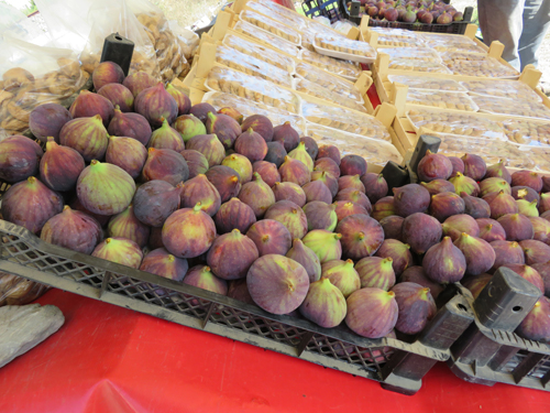 roadside fresh and dried figs