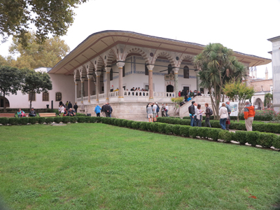Topkapi Palace - courtyard 2